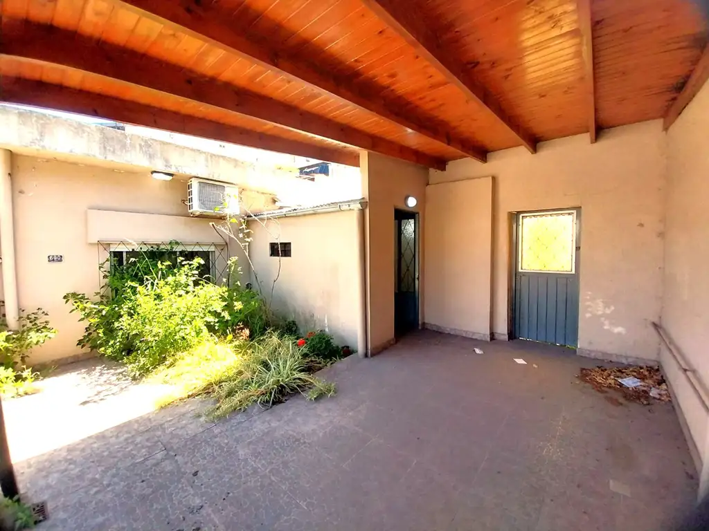 VENTA CASA 3 AMB CON QUINCHO Y PATIO EZPELETA