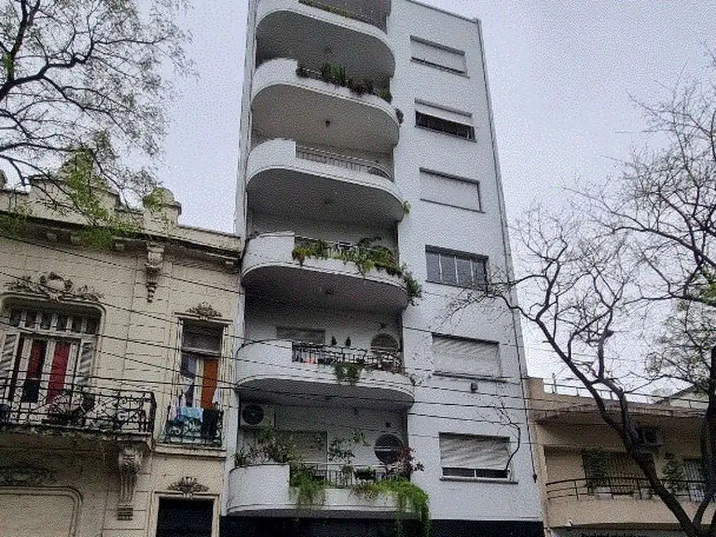 SAN TELMO 2 AMBIENTES S/CASEROS, EDIFICIO SEÑORIAL , COCINA Y BAÑO COMPLETO