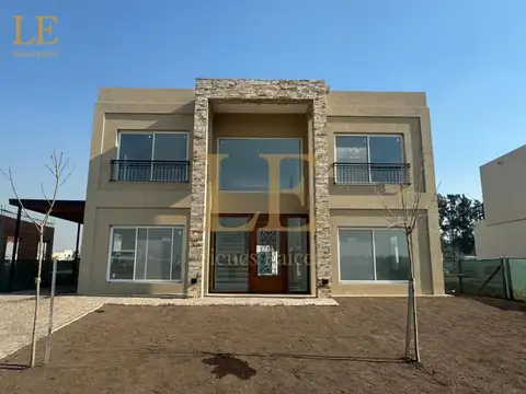 CASA A LA VENTA EN SANTA ANA - VILLANUEVA