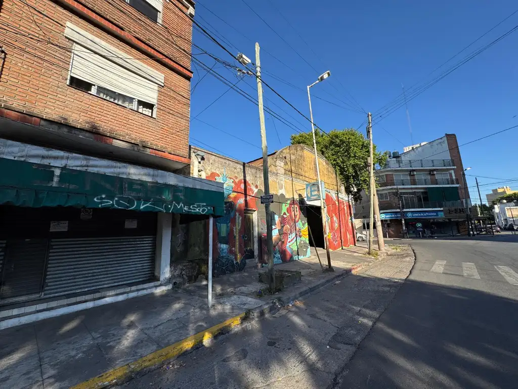 LOCAL COMERCIAL CON VIVIENDA AL FONDO EN ZONA CÉNTRICA DE MORÓN NORTE