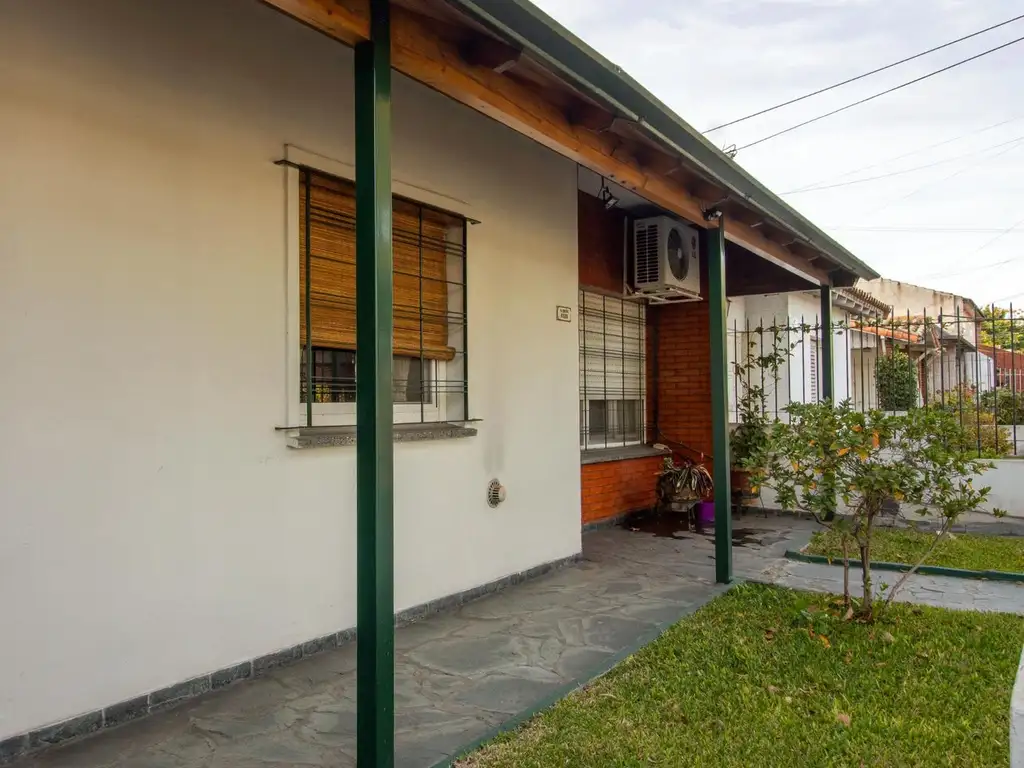 VENTA CASA DE TRES AMBIENTES EN WILDE