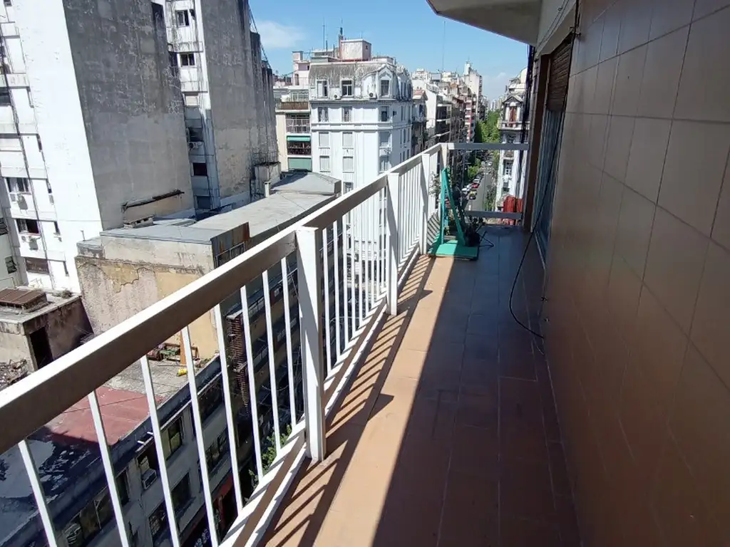 3 AMB FRENTE BALCON C/DEP, ES UN PISO, PASTERU 232 8ª (BARRIO: BALVANERA)