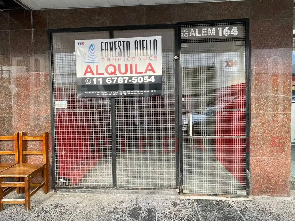 VENTA LOCAL EN QUILMES CENTRO. Entrada a galería "LA FRANCESA"