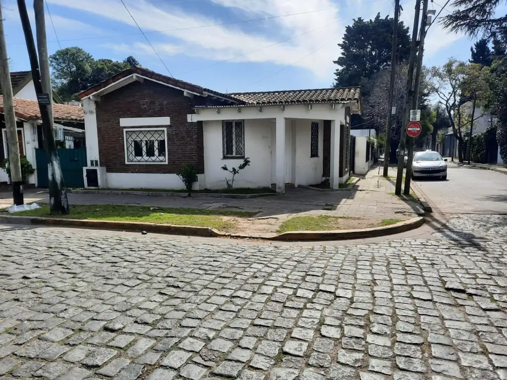 Casa en alquiler- 3 amb c/ patio y cochera- Mármol