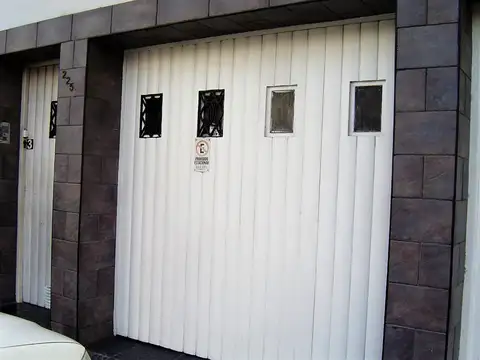 Departamento tipo casa de 5 ambientes , 4 dormitorios patio ,terraza, y garage o local!! - Foto 0