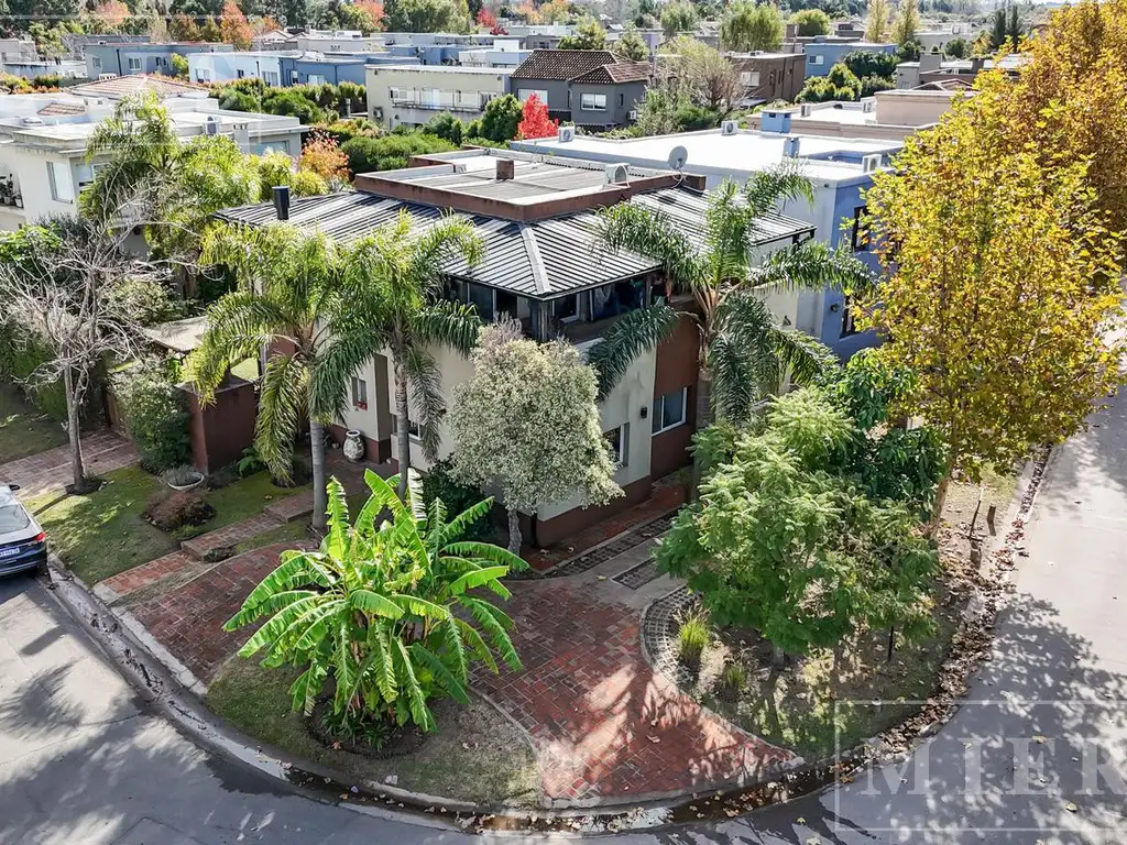 Casa en venta en El Atardecer con 6 dormitorios