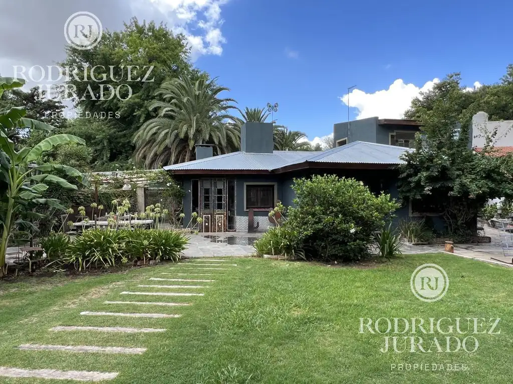 Casa de estilo en venta en  López Camelo - Tigre