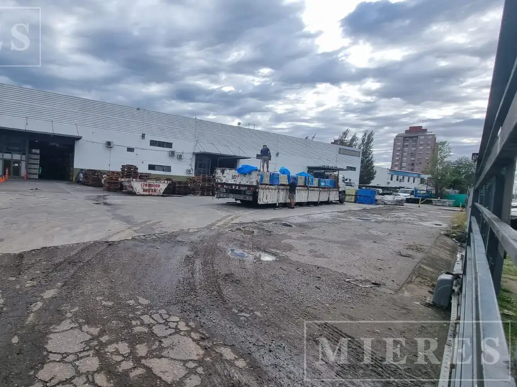 Alquiler de Nave Industrial de 1.550 m2 en Troncos Del Talar