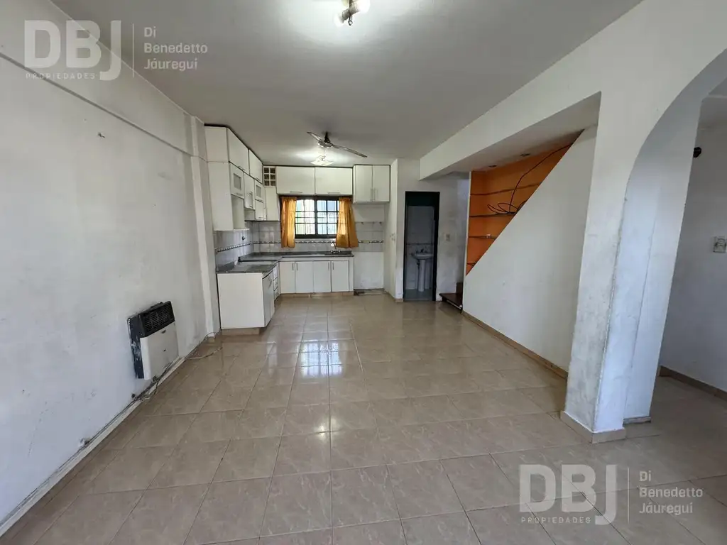 VENTA DEPARTAMENTO TIPO CASA DE 4 AMBIENTES EN VILLA LUZURIAGA