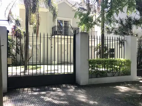 Casa  en Alquiler en Acassuso, Barrio Parque Aguirre