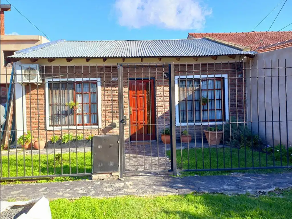 CASA EN VENTA DE 3 AMBIENTES EN ZONA UDAONDO-LELOIR EN ITUZAINGO (3391)