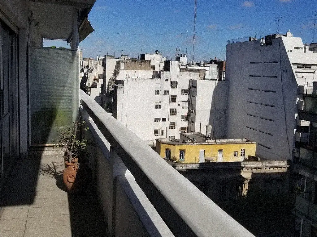 Excelente semipiso frente balcon corrido Piso 9no. 3dorm. c/dep. . COCHERA y baulera