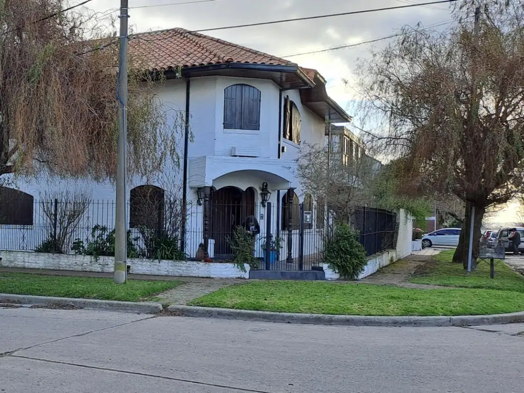 ESPLENDIDA CASA DE ESTILO COLONIAL EN DIVINO ROSTRO