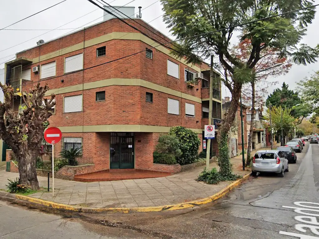 DEPARTAMENTO 3 AMBIENTES CON COCHERA EN SAN ISIDRO