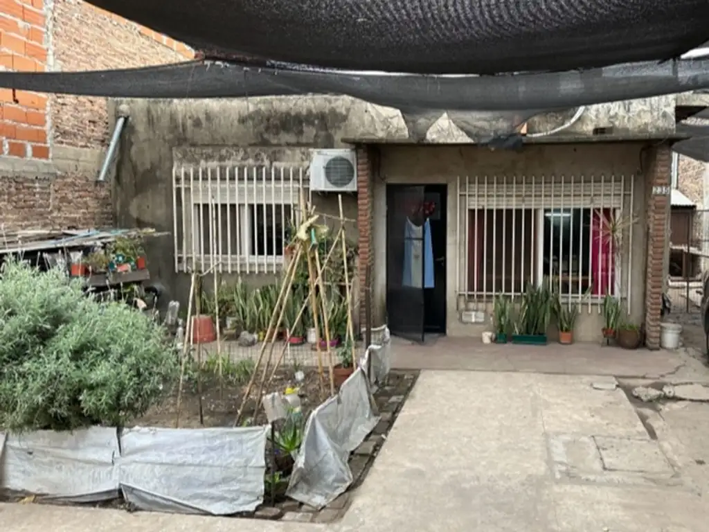 VENTA DE CASA 3 AMB SOBRE GRAN LOTE  10X30