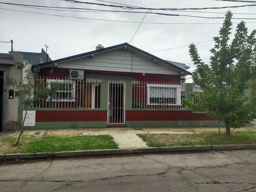 EN VENTA, VILLA LYNCH CASA 3 AMBIENTES GRAN OPORTUNIDAD U$S