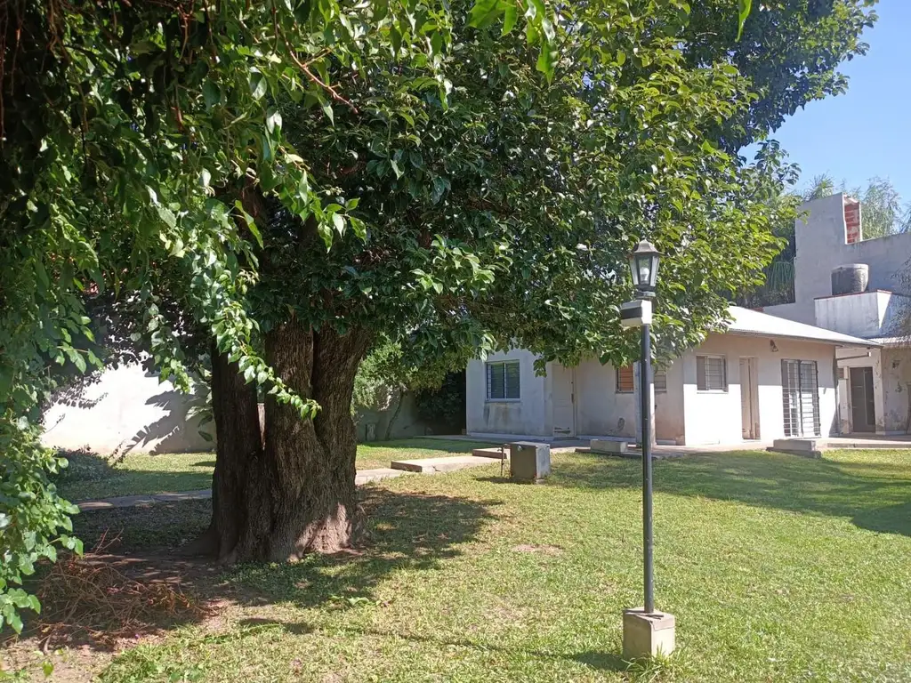 CASA con DOS LOTES de TERRENO en MATHEU, Escobar