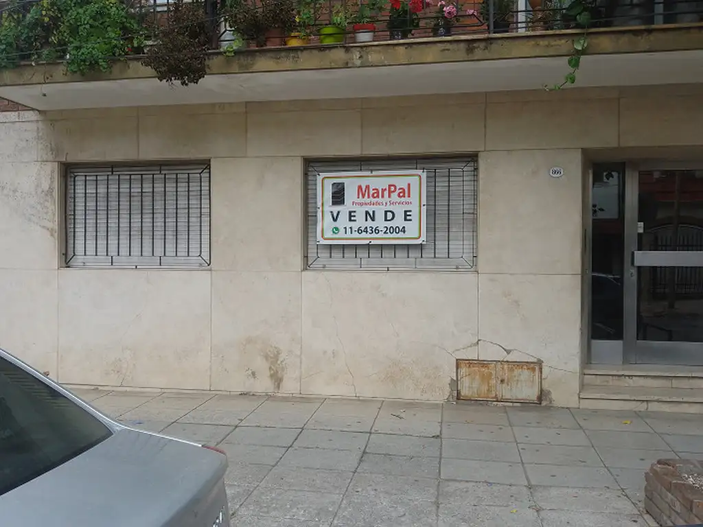 VENDO CÓMODO DEPTO DE 3 AMBIENTE EN VICENTE LOPEZ Bs. As. PB AL FRENTE CON PATIO