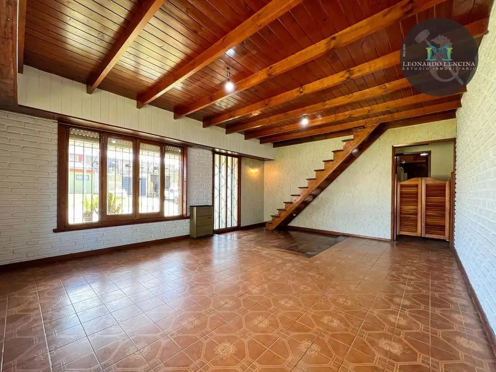 Alquiler Casa 30 años 3 dormitorios, 136m2, 4 cocheras, Azopardo 5700