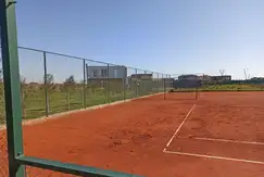 Actividades deportivas tenis en el Barrio cerrado, Puertos - Araucarias