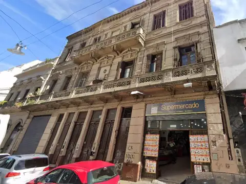 EDIFICIO DE LOCALES COMERCIALES Y VIVIENDAS ALQUILADAS