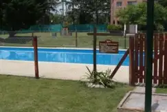 Áreas comunes piscina, club-house en el Barrio cerrado, Nuevo Pilar
