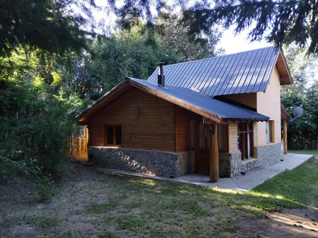 2 Casas en mismo lote  - barrio Lomas del Correntoso