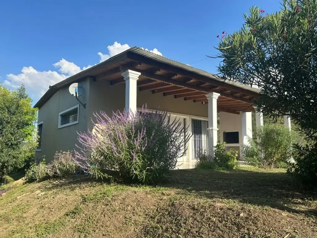 CASA CON PILETA Y GRAN VISTA - EN LA SERRANITA