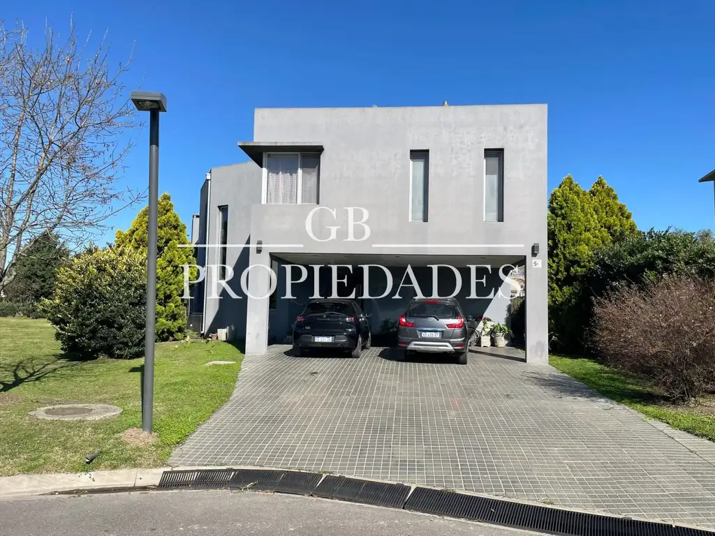 Venta de Casa 6 AMBIENTES en Ayres Plaza,  4 dormitorios