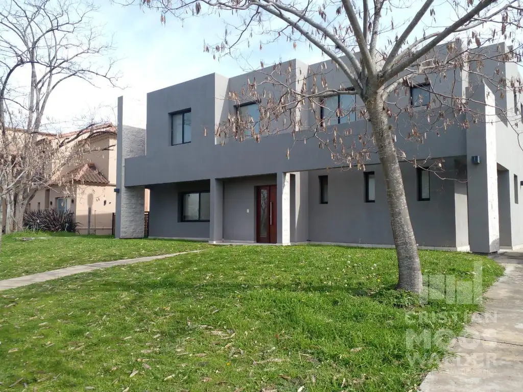 Casa en venta y alquiler - San Matías.