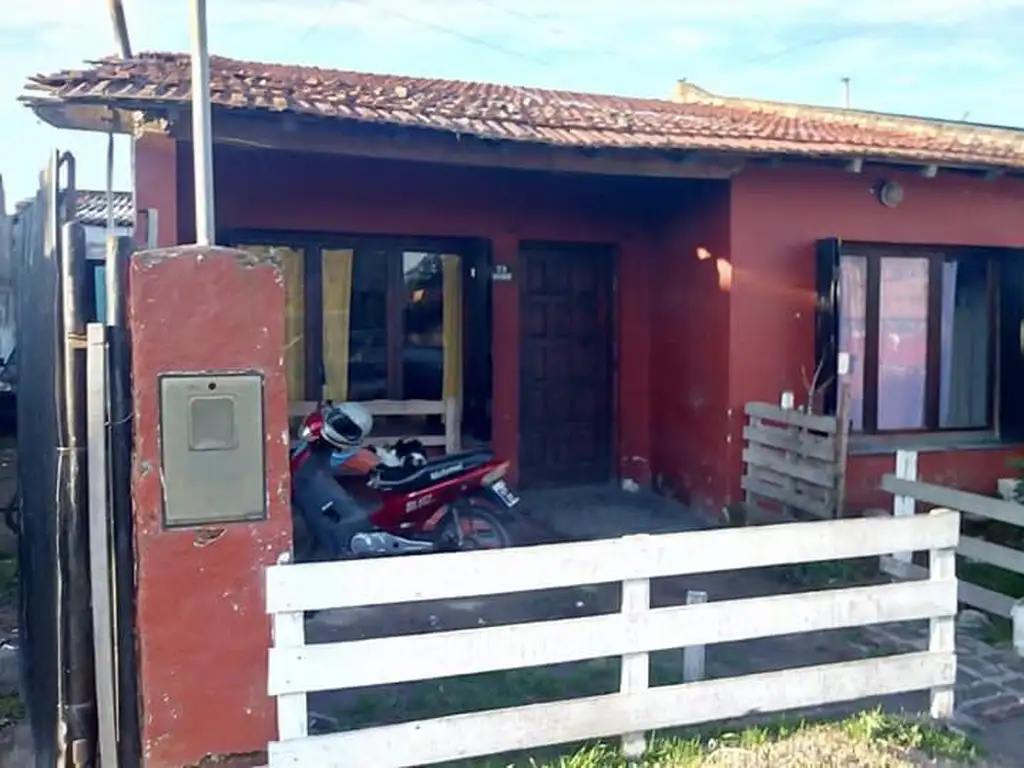 Casa Venta - 2 dormitorios 1 baño - 60mts2 - Galpón 90mts2 - 300mts2 totales - Necochea