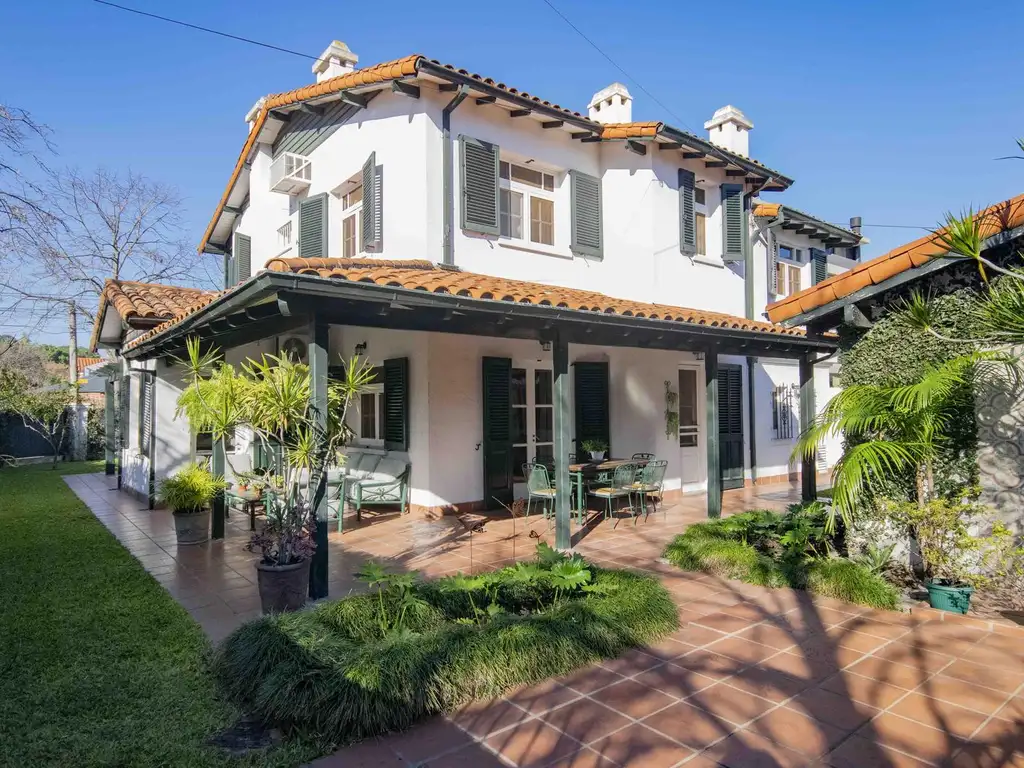 Casa de 7 ambientes   dependencia de servicio en venta, en San Isidro.