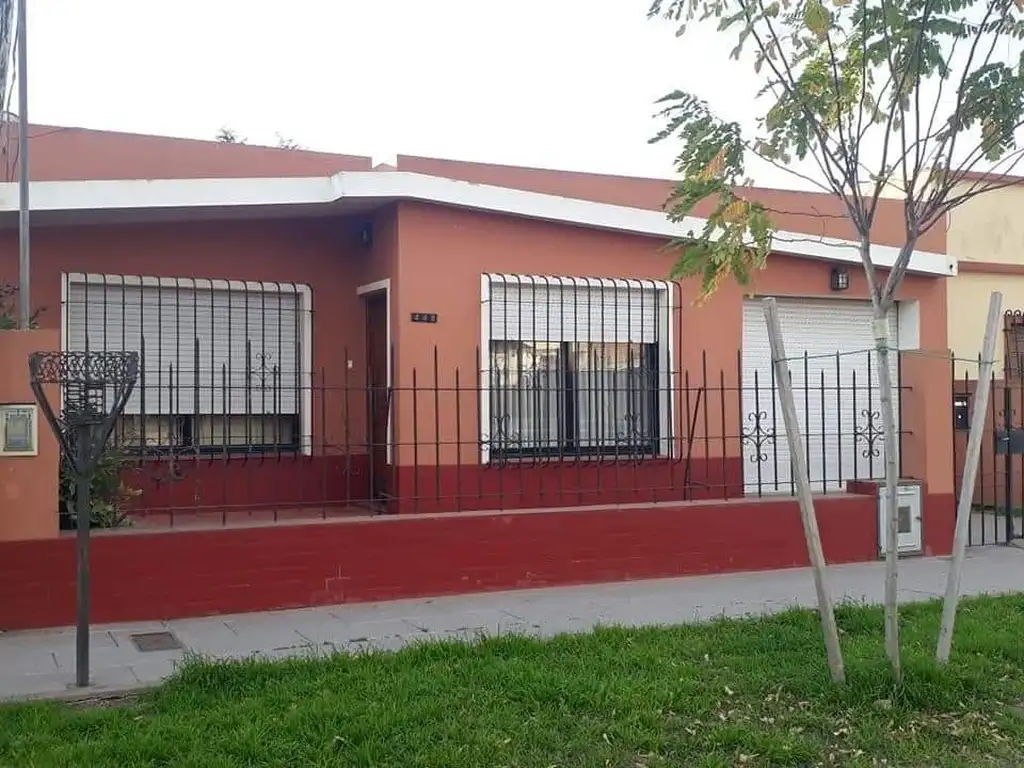 CASA 2 DORM. - LOTE 250 M2. QUINCHO - PARRILLA - Y DPTO. - EMPALME LOBOS