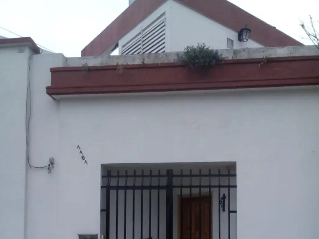 Casa en Venta. Excelente Estado. Escritura: U$S 110.000 - Usufructo Vitalicio: U$S 80.000