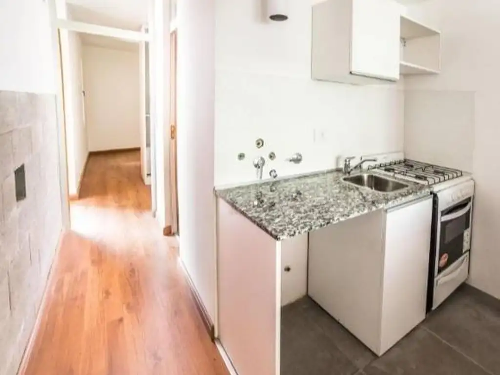 Venta departamento un dormitorio Pichincha con balcón en con