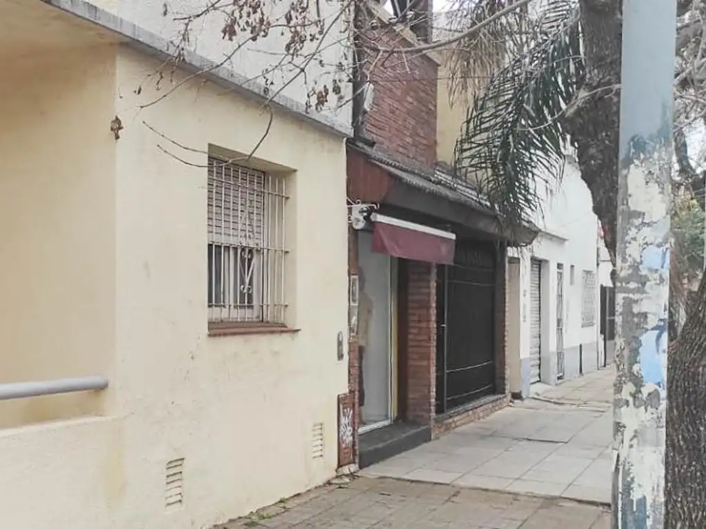 Villa Ballester Centro, Lote propio Casa 3 amb. a reciclar