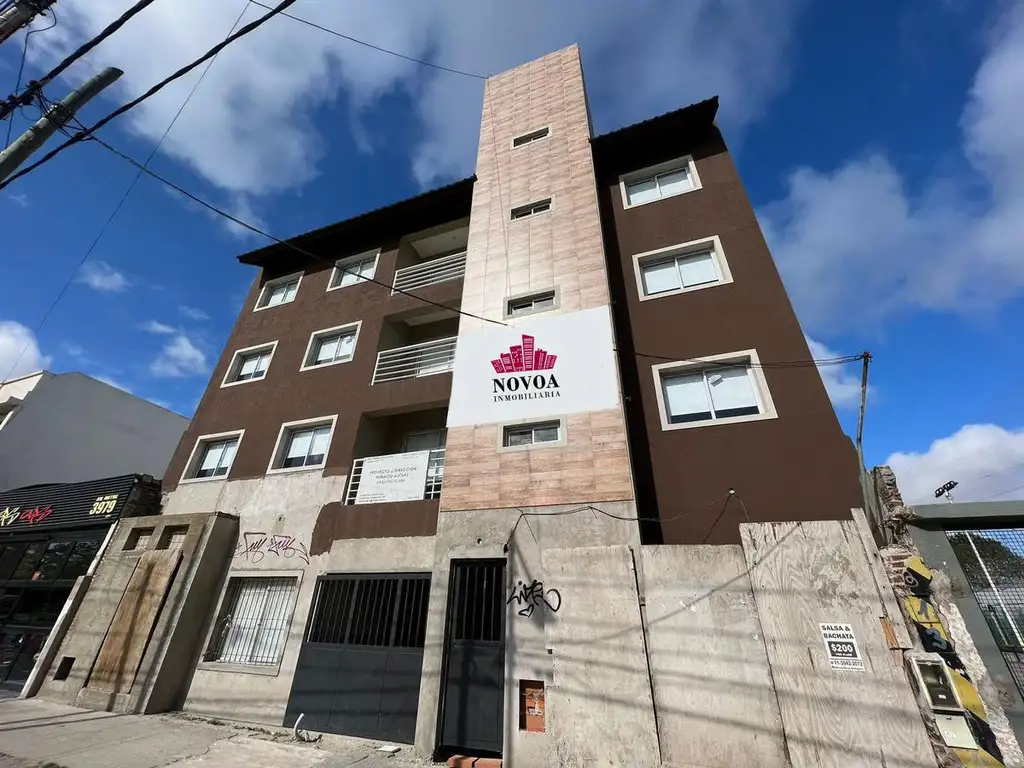 Departamento de cuatro ambientes en Venta en Sarandi