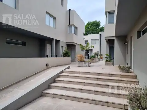 Venta- duplex en complejo  -Olivos 4 ambientes 2 cocheras cubiertas