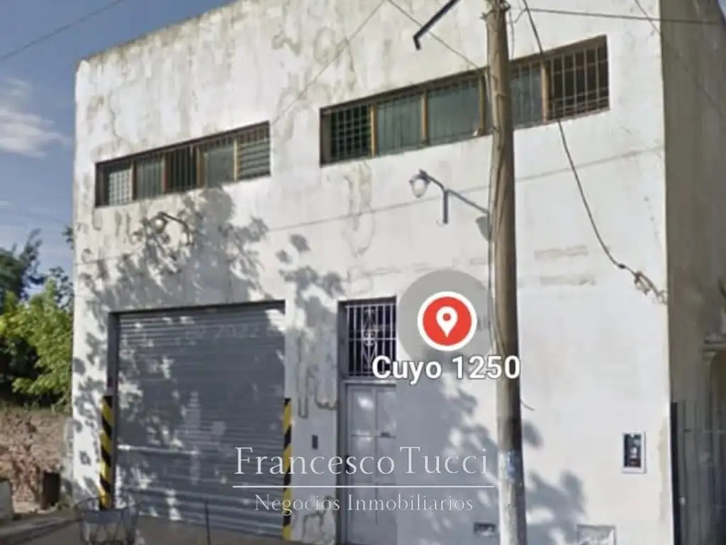 Galpón en venta con oficinas en Ituzaingó