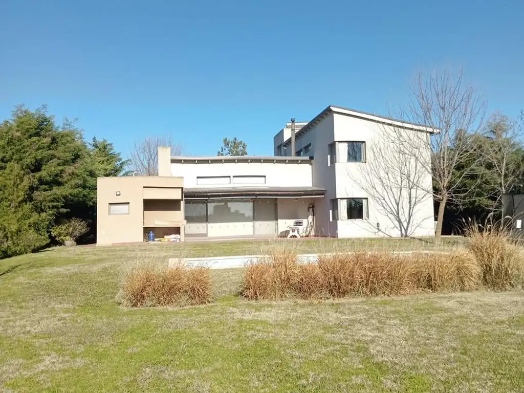 Chacras de la Reserva - Casa de 4 dormitorios con Hermoso Parque (SE ALQUILA POR UN AÑO AMOBLADA)