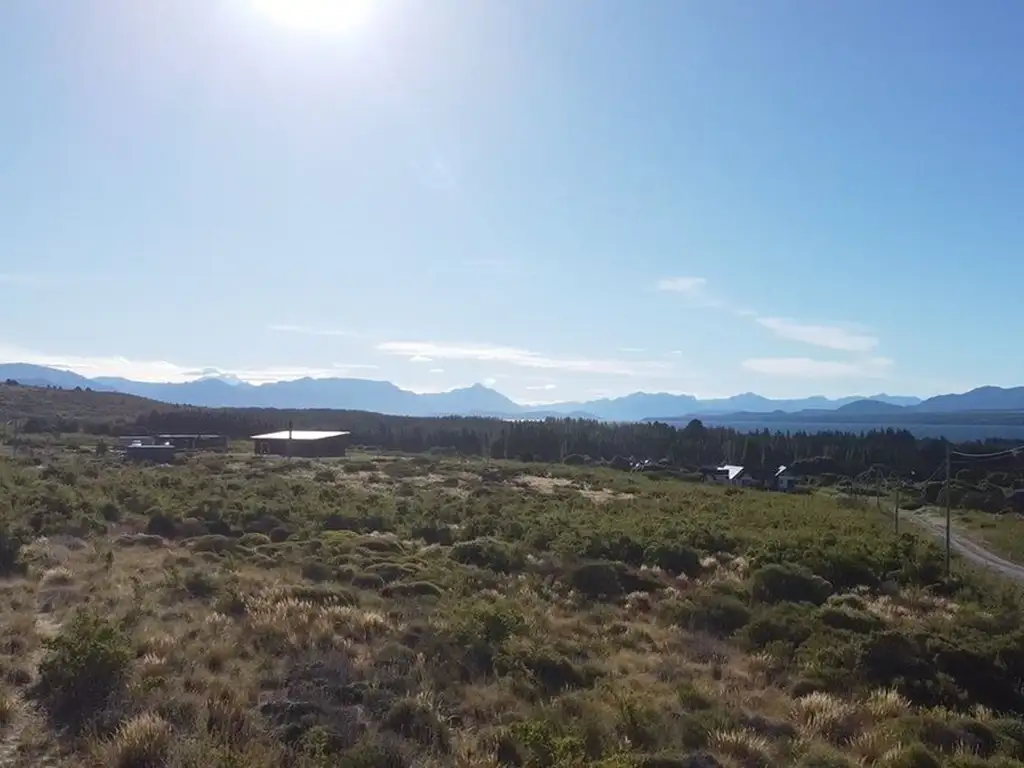 HERMOSA FRACCIÓN DE 1 HECTÁREA CON VISTA AL LAGO