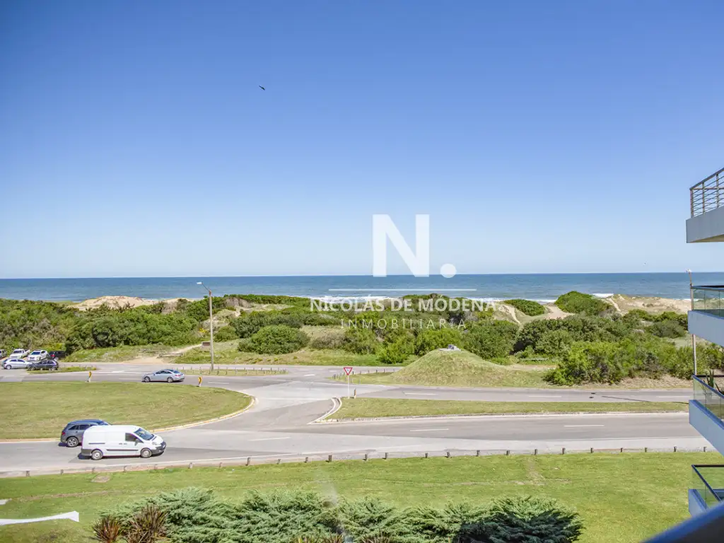 Penthouse frente al mar en venta en Blue Bird, 3 dormitorios en suite. Punta del este