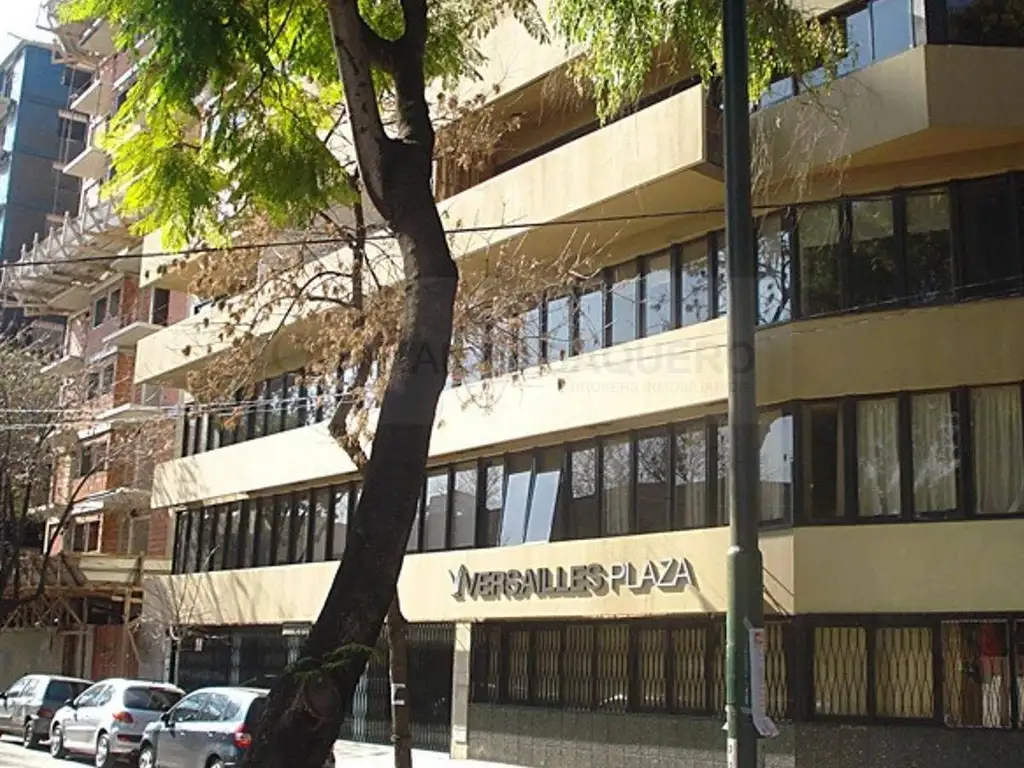 Venta de departamento de 3 ambientes en Versalles