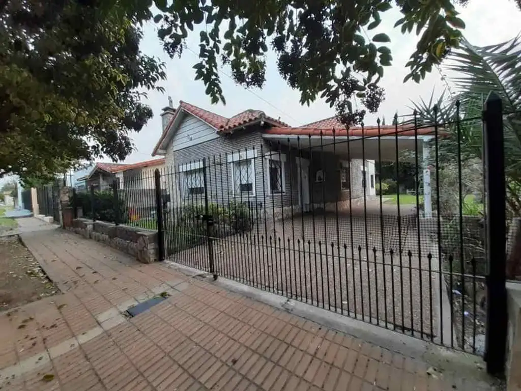 Casa en alquiler en ELUSTONDO 1200 - Quilmes Oeste - Adinco