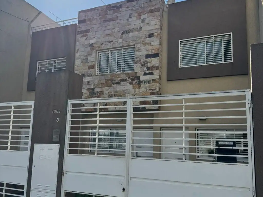 HERMOSO TRIPLEX 4 AMBIENTES EN RAMOS MEJIA, BARRIO DON BOSCO