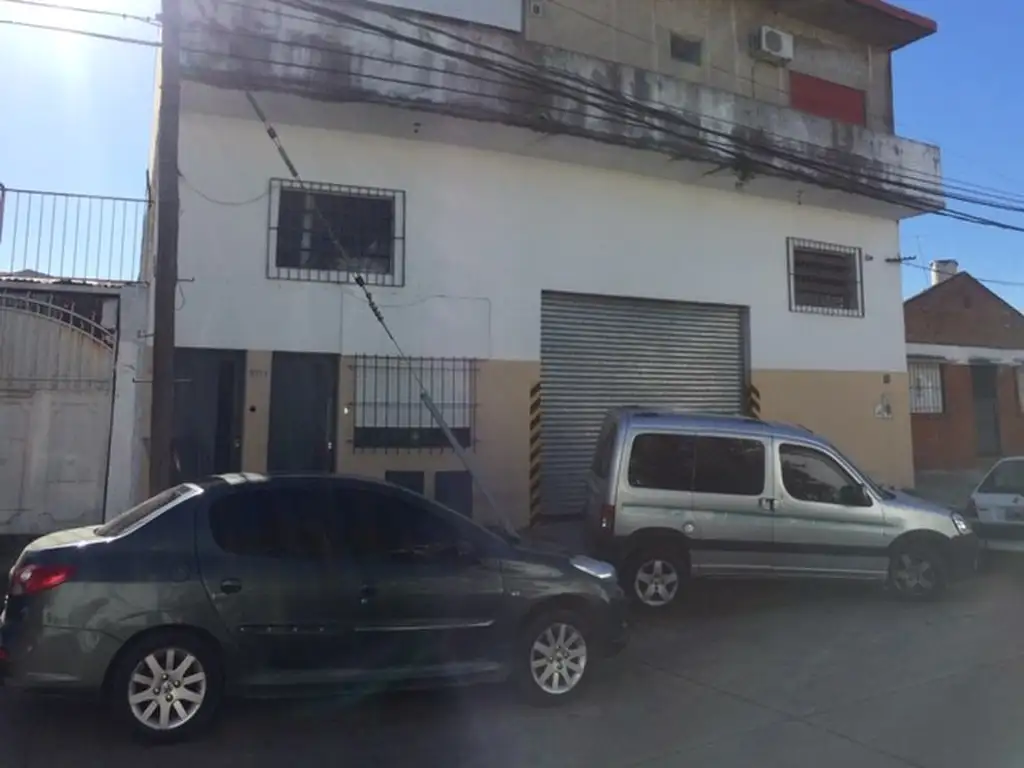 Galpon con vivienda y/o oficinas, en inmejorable ubicaciòn frente a la fabrica PSA Peugeot Citroen.