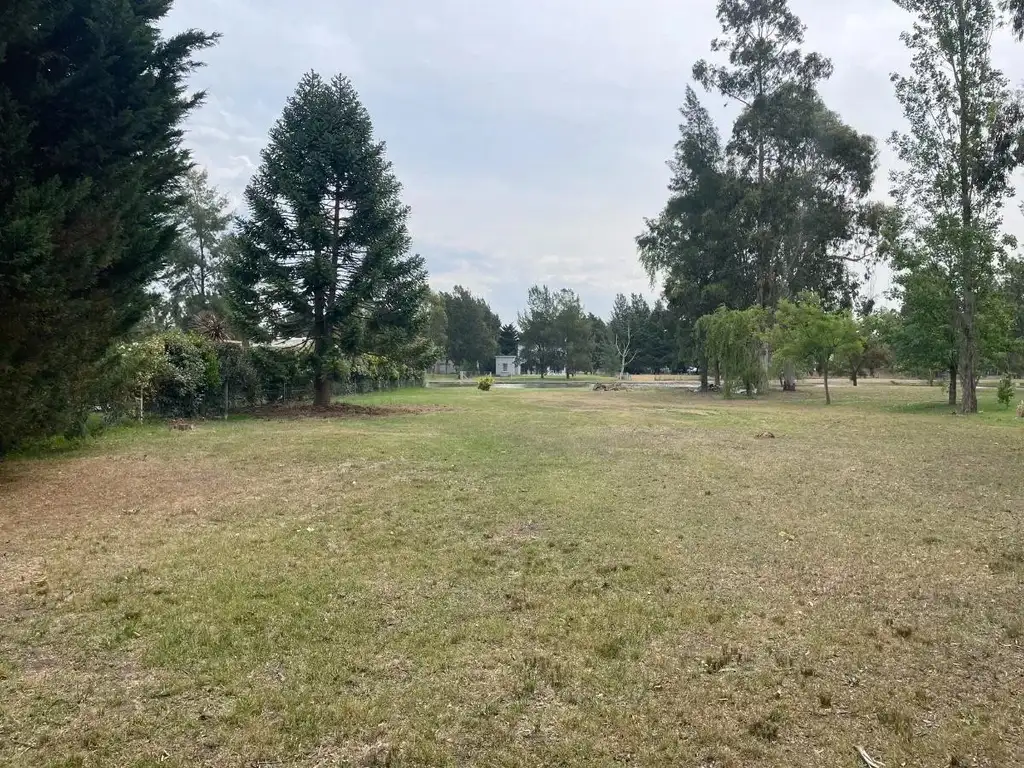 Terreno  venta 1.420 mts2 totales - Club Miralagos