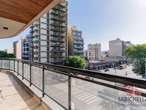 Departamento de 2 ambiente con importante balcón  en venta, en Villa Luro Cocheras disponibles