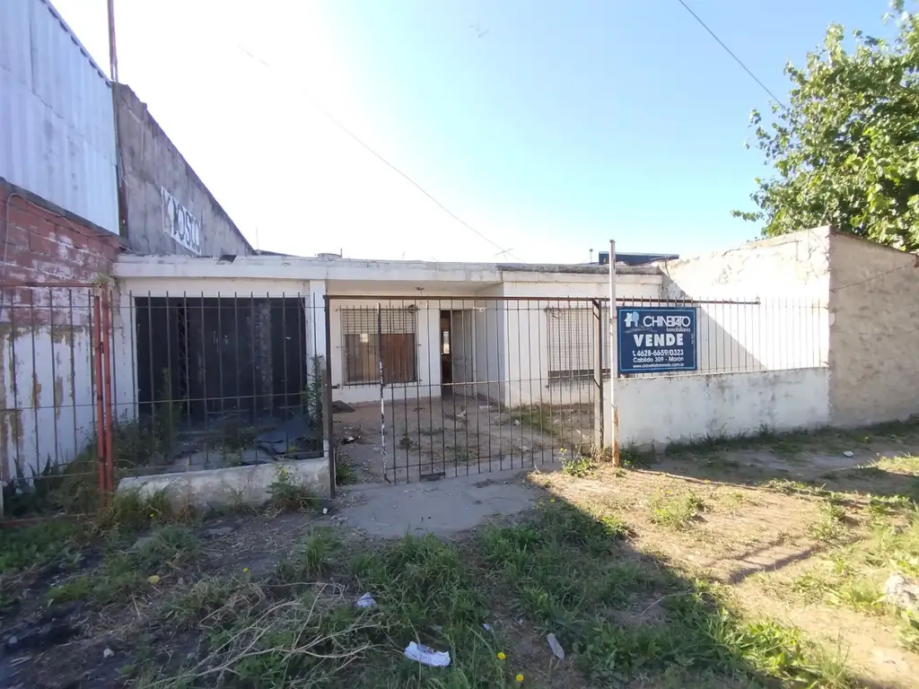 Casa de 3 ambientes a mts de la autopista