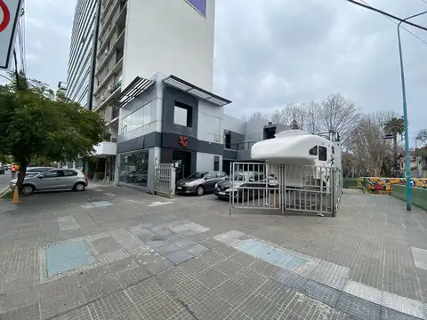 Local en esquina sobre Avenida Libertador en venta y alquiler, Vicente López